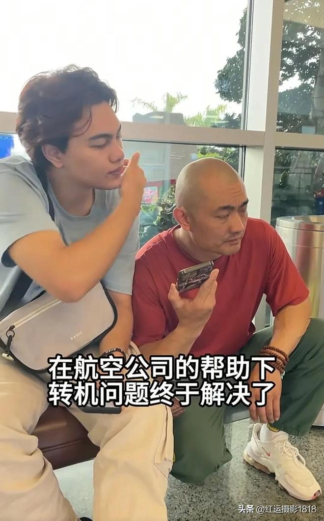 登机前与女婿难舍相拥泪水满含牵挂CQ9电子中国网站奇娜爸爸妈妈(图3)